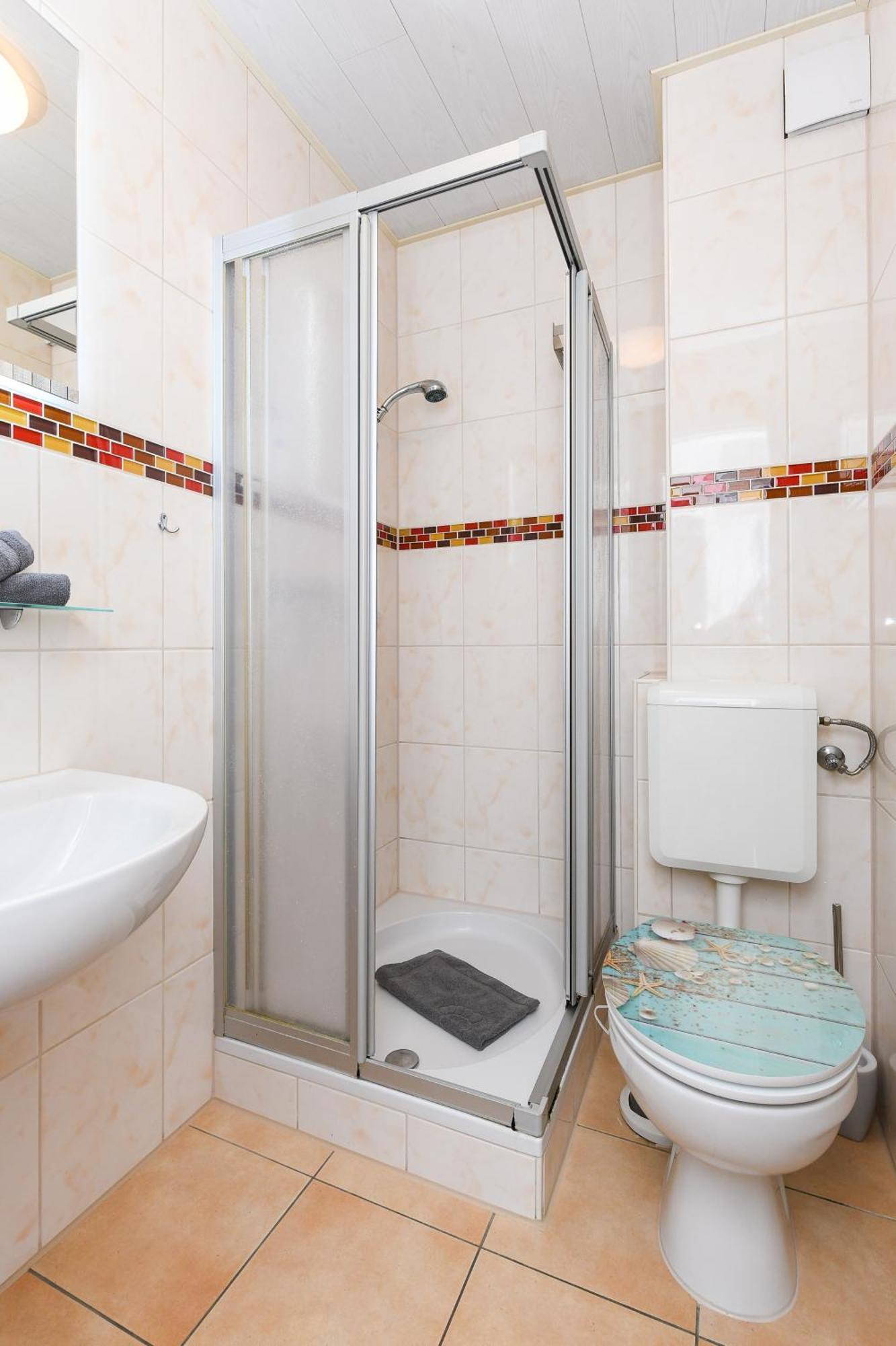 Ferienwohnungen Haus Boje "Wattwurm" Neuharlingersiel Buitenkant foto